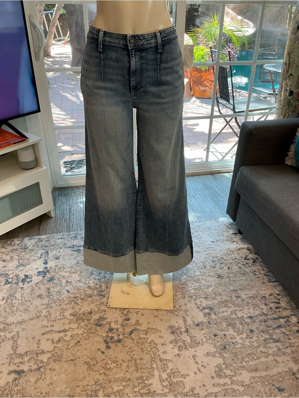 Super Wide Leg Cuffed Jeans in blue Wash